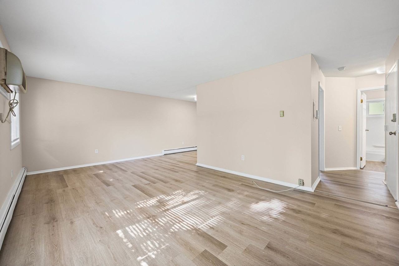 725 Cedarwood Ter #C - Photo 5 of 50