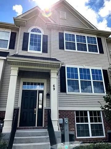 69 Melrose Ct - Photo 2 of 9