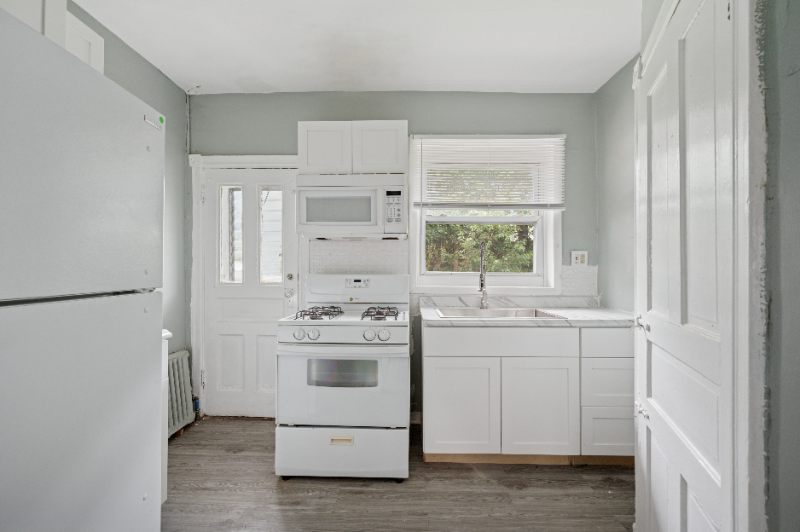 228 N Edgewood St - Photo 4 of 15