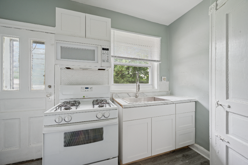 228 N Edgewood St - Photo 7 of 15