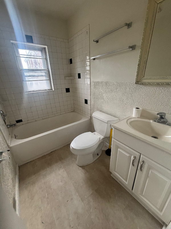 828 George St - Photo 5 of 12