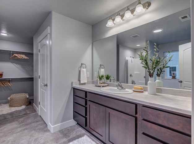 586 N Hill View Dr - Photo 5 of 12