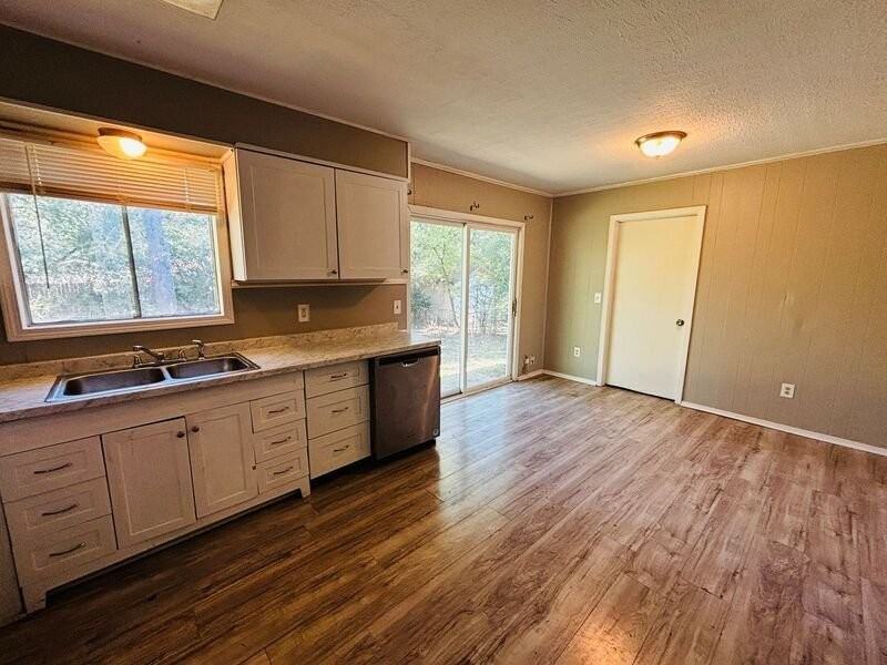130 E Woodcrest Dr - Photo 3 of 14