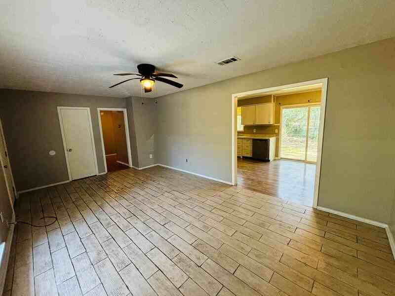 130 E Woodcrest Dr - Photo 4 of 14