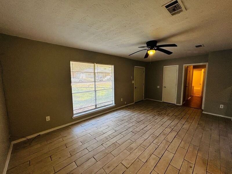 130 E Woodcrest Dr - Photo 5 of 14