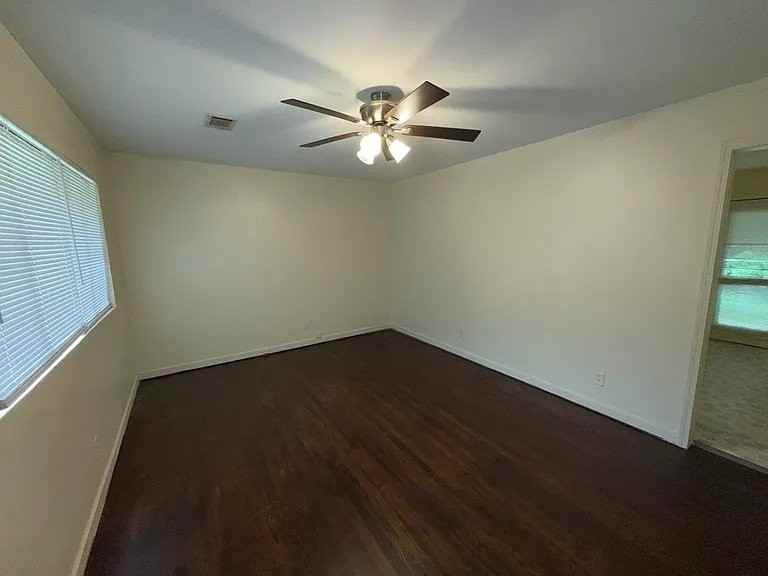 1444 Maria Dr - Photo 3 of 9