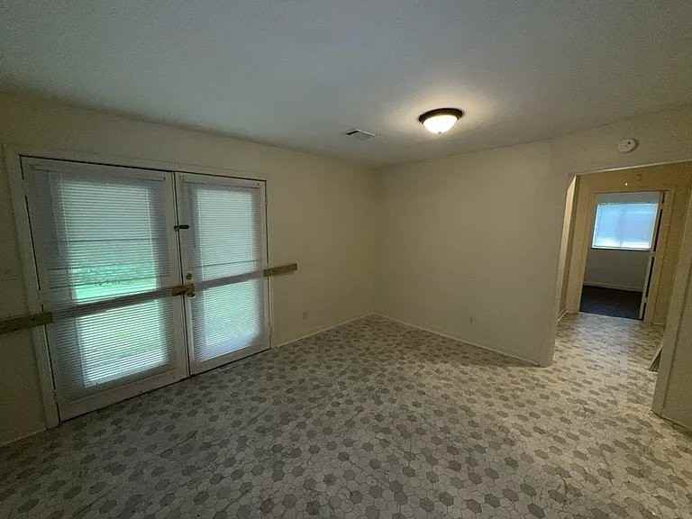 1444 Maria Dr - Photo 5 of 9