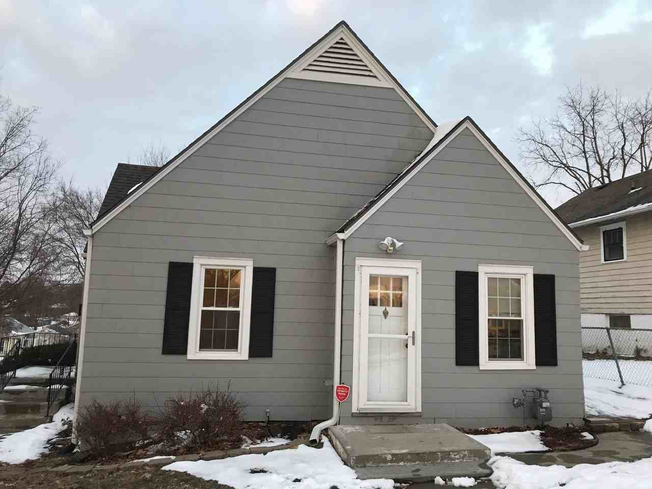 200 N Randolph St - Photo 2 of 9