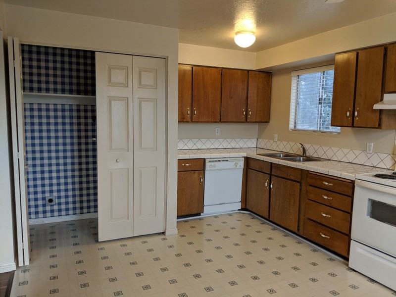 1792 E St #B - Photo 5 of 20