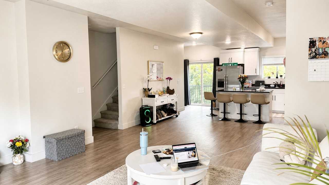 960 N Angel St #5 - Photo 7 of 21