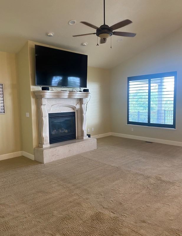 581 Oakview Ct - Photo 3 of 5