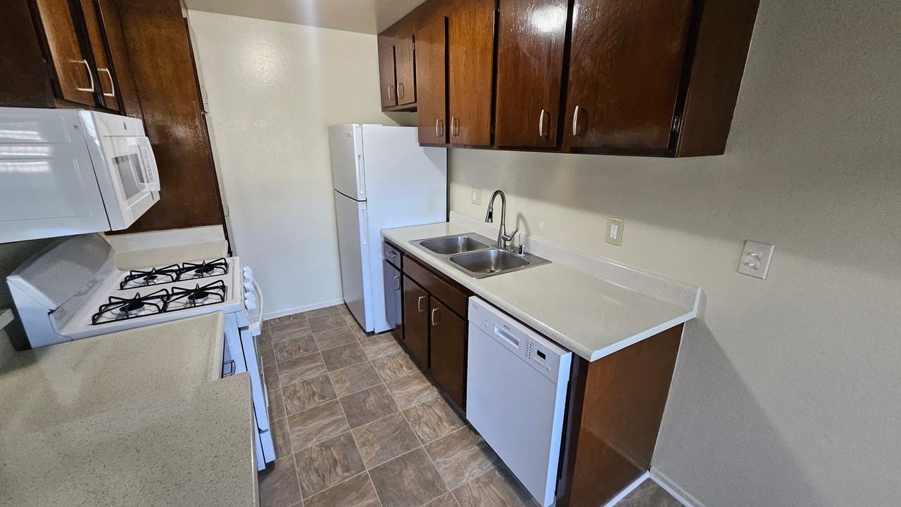 15549 Sherman Way #129 - Photo 3 of 9