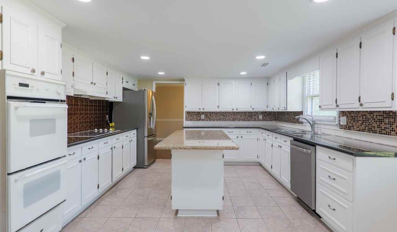 4104 Lantern Ln - Photo 5 of 16
