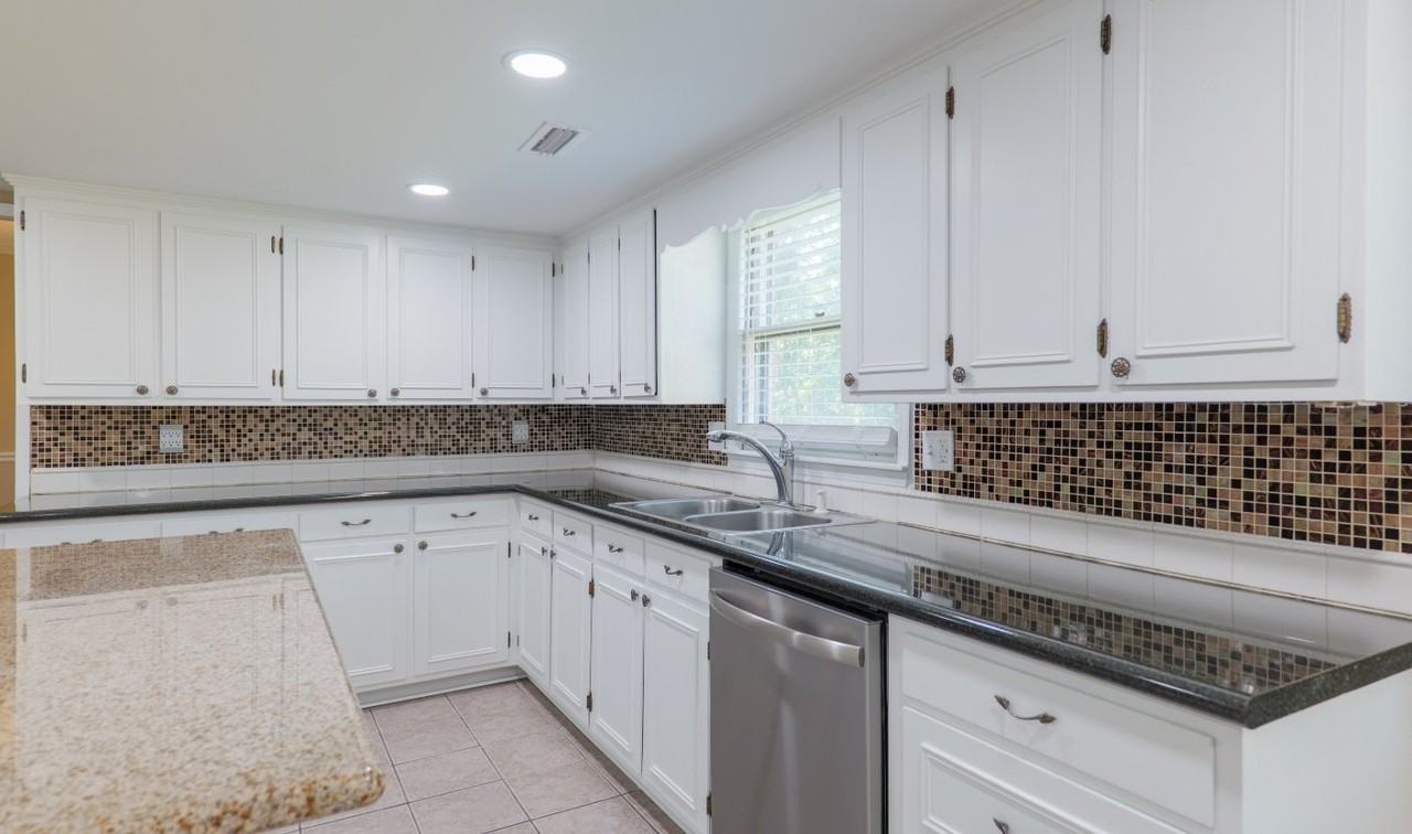 4104 Lantern Ln - Photo 6 of 16