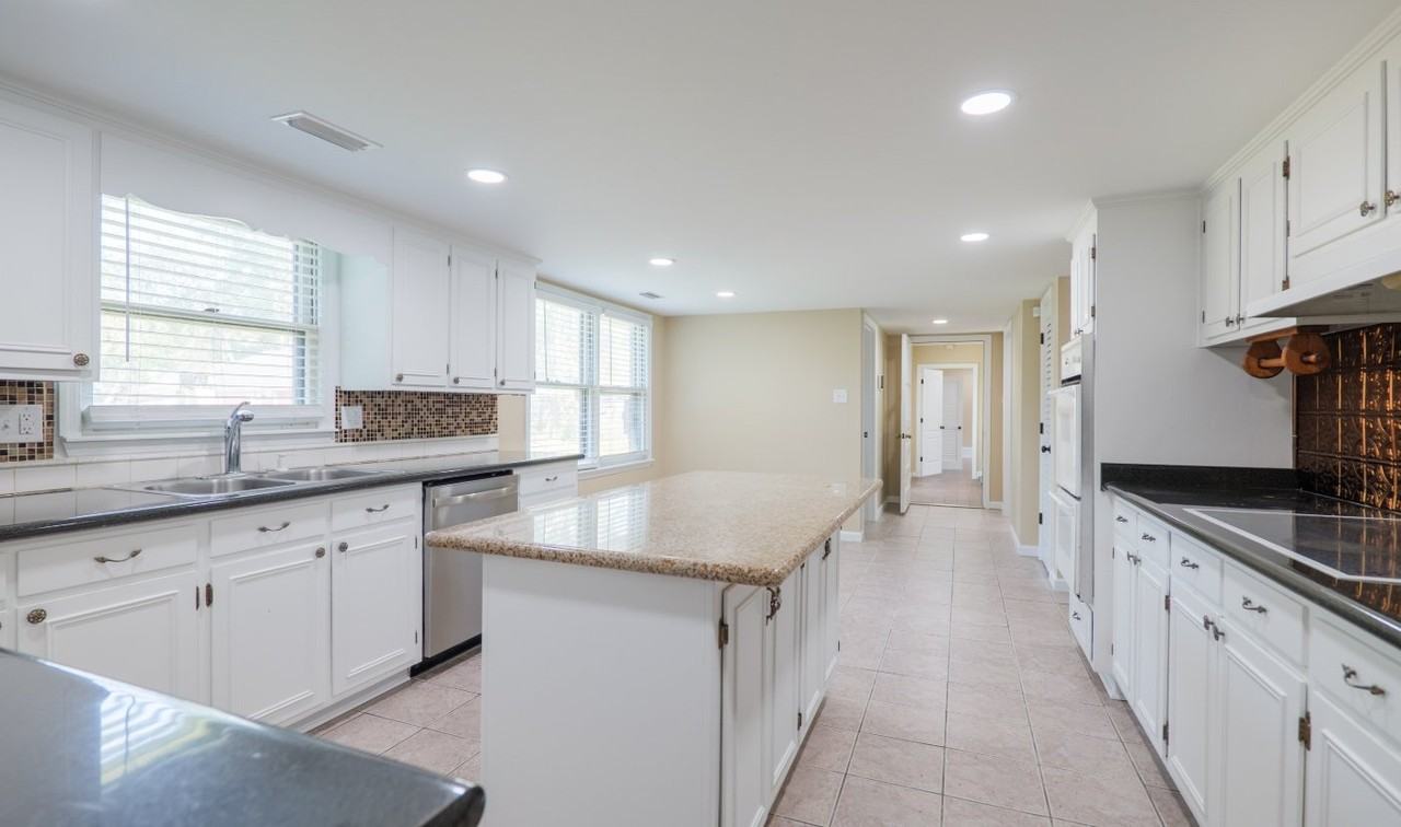 4104 Lantern Ln - Photo 7 of 16