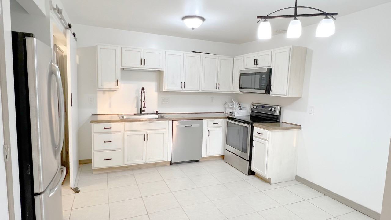 7694 Dunmore Rd - Photo 2 of 19