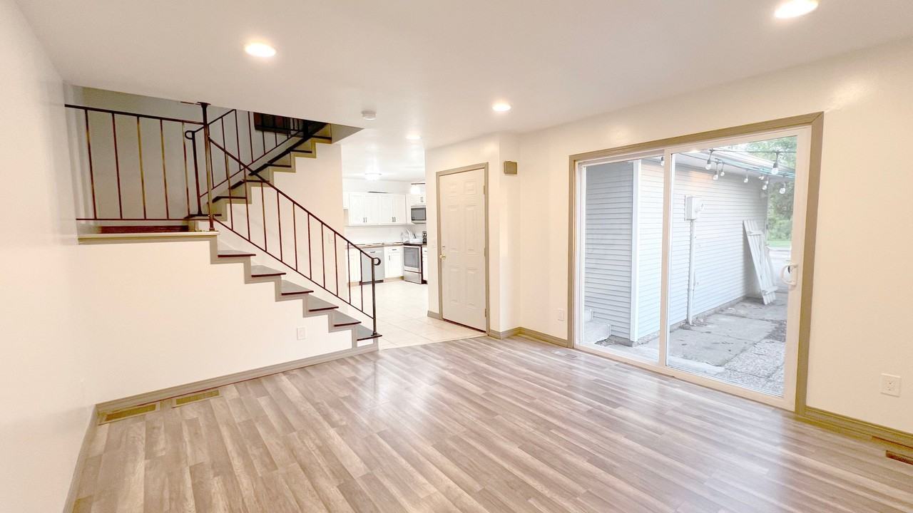 7694 Dunmore Rd - Photo 5 of 19