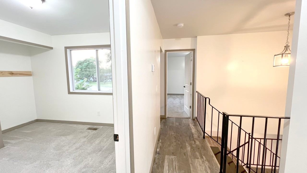 7694 Dunmore Rd - Photo 7 of 19
