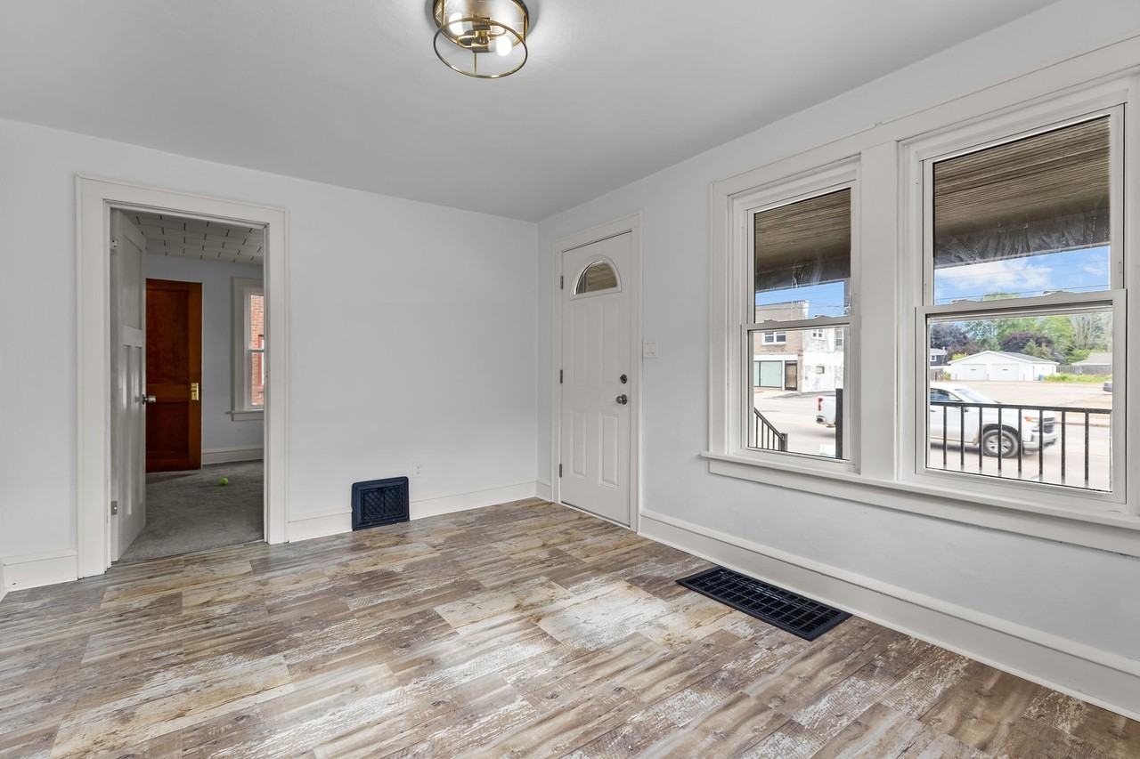 1339 W Wisconsin Ave - Photo 3 of 19