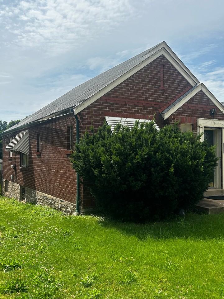 8554 Oriole Ave - Photo 3 of 11