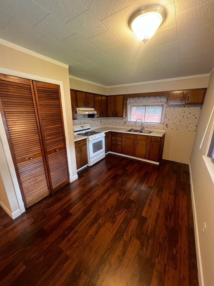 438 N Zane Hwy - Photo 2 of 7