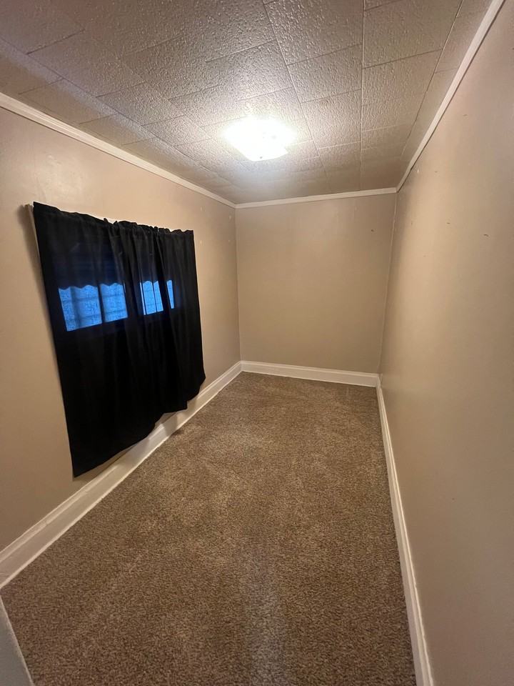 438 N Zane Hwy - Photo 5 of 7