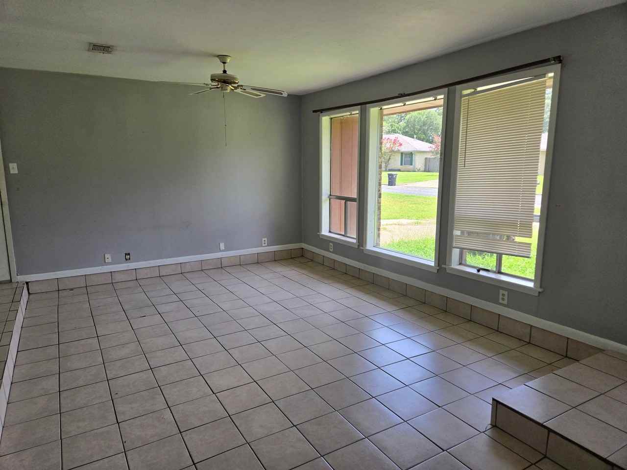 3013 Normand Dr - Photo 2 of 7