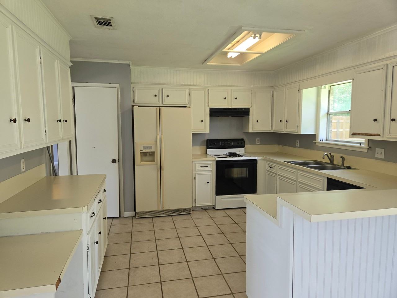 3013 Normand Dr - Photo 3 of 7