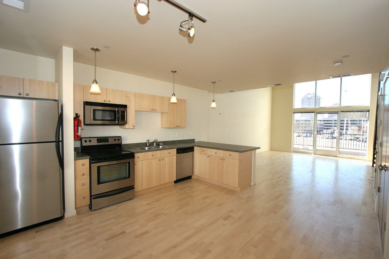 322 Broadway Blvd Ne - Photo 3 of 4