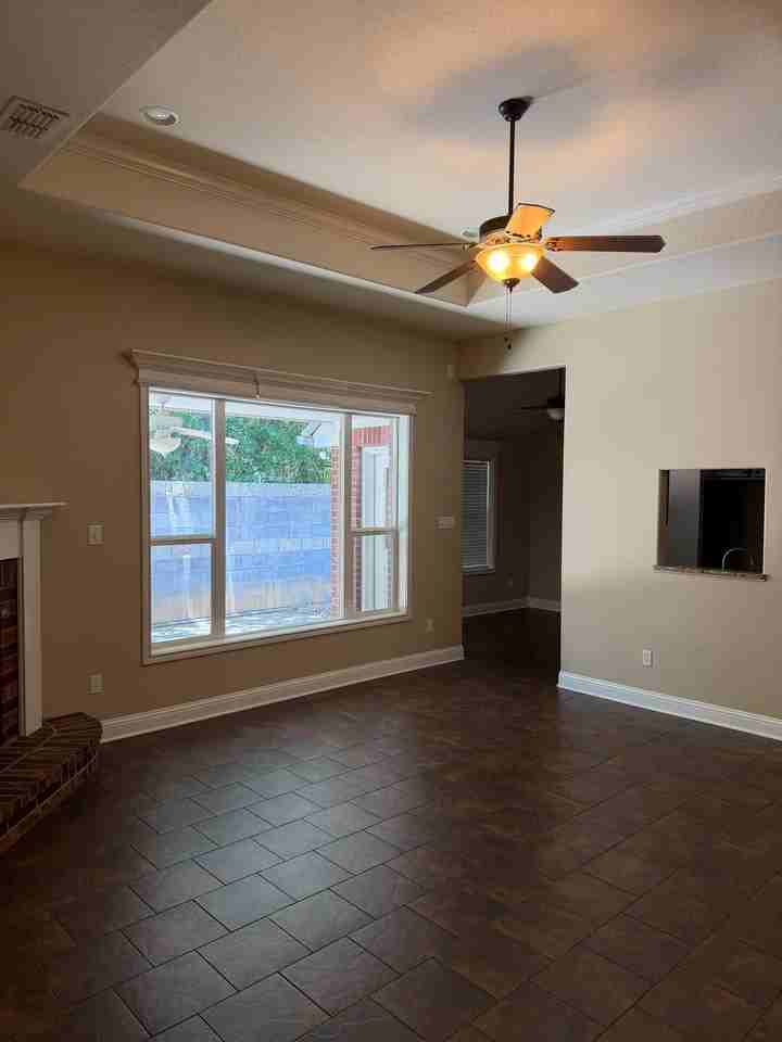 113 Falcon Way - Photo 3 of 12