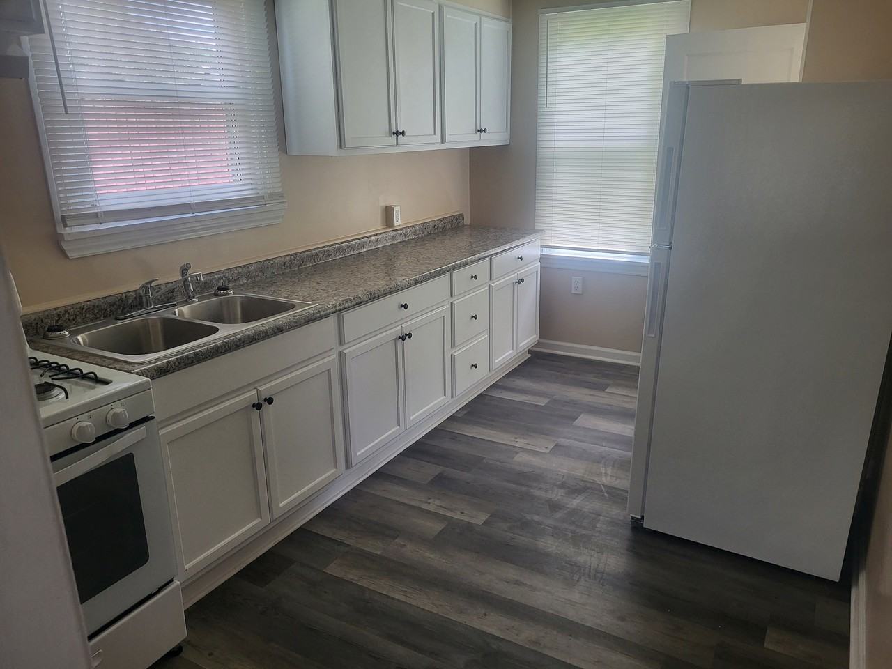 1104 Monongahela Blvd - Photo 2 of 10