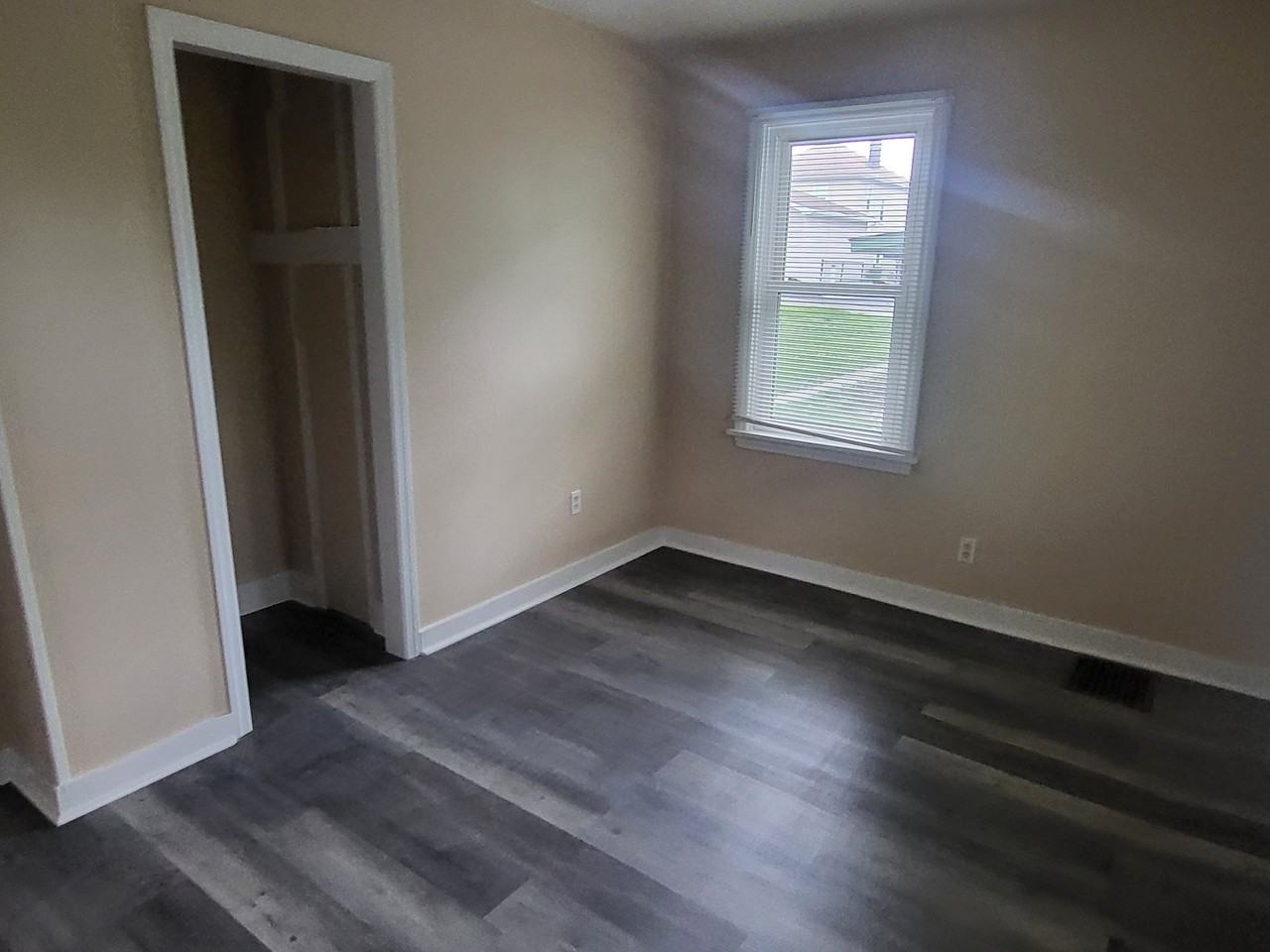 1104 Monongahela Blvd - Photo 5 of 10