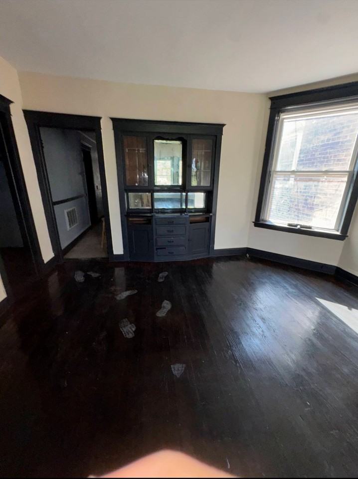 2134 S Marshall Blvd #1 - Photo 5 of 10