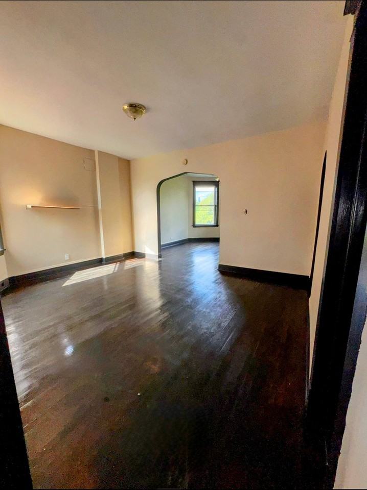 2134 S Marshall Blvd #1 - Photo 6 of 10