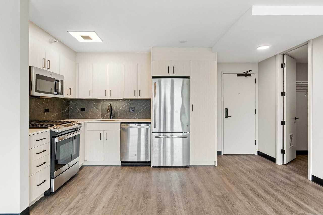 1932 W Ogden Ave - Photo 2 of 15