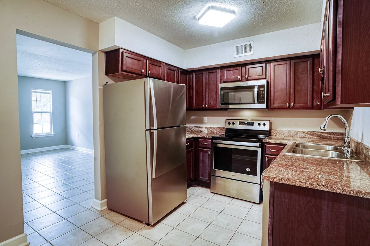 123A Alabama Ave Nw #A - Photo 2 of 12