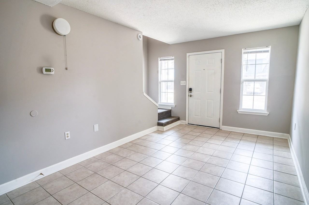 123A Alabama Ave Nw #A - Photo 3 of 12