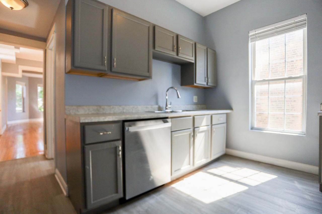 3525 W Dickens Ave #2 - Photo 2 of 14