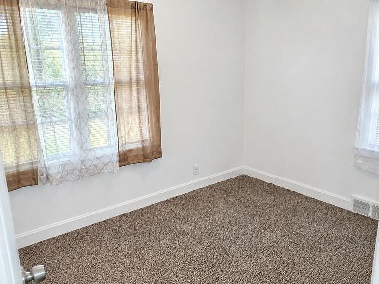 19315 Carrie St - Photo 4 of 12
