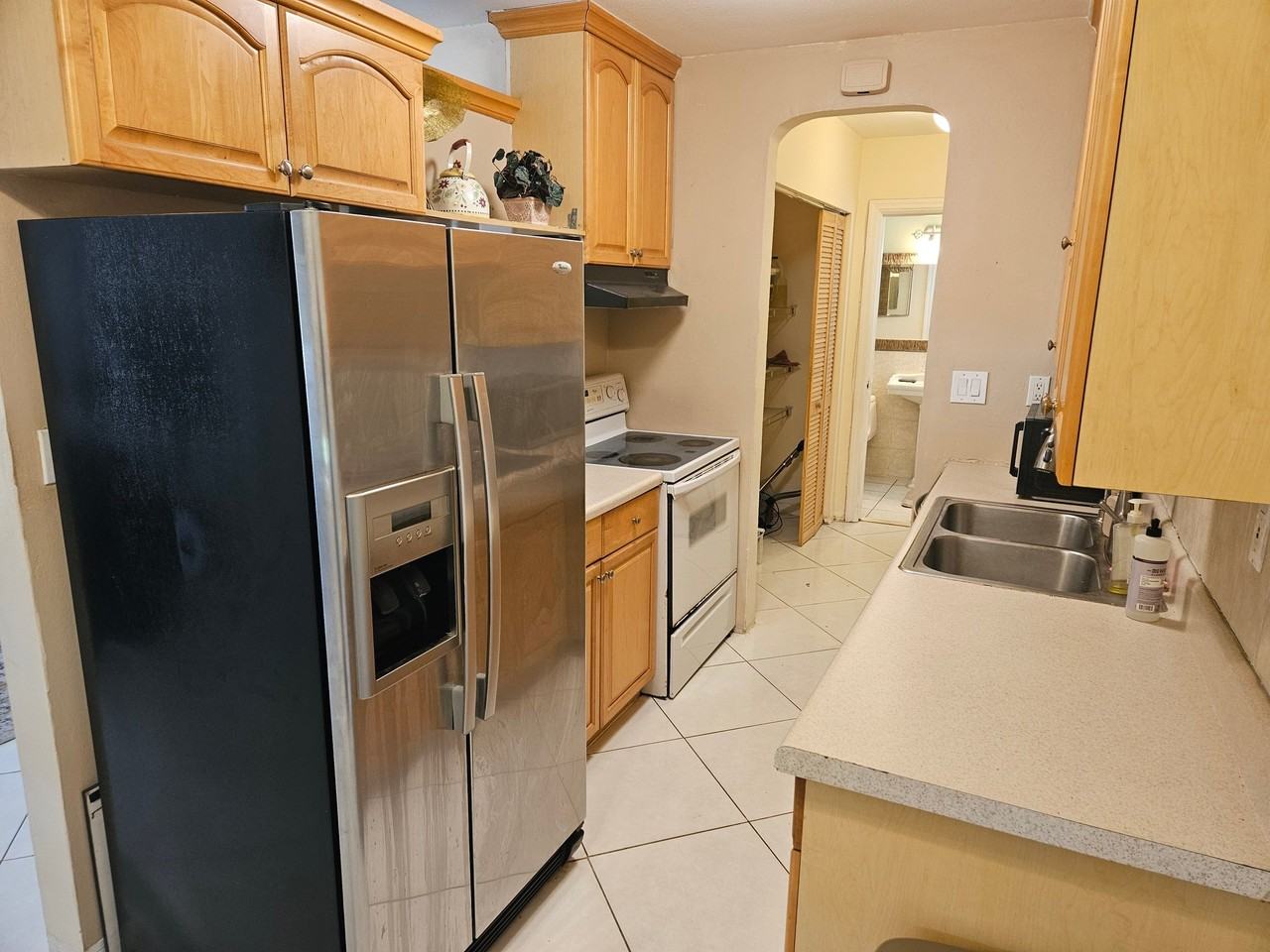 1566 Ne 45th St #D - Photo 2 of 10