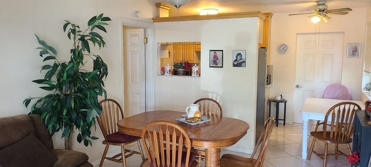 1566 Ne 45th St #D - Photo 5 of 10