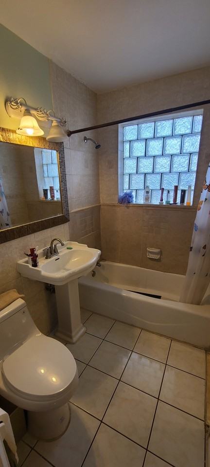 1566 Ne 45th St #D - Photo 7 of 10