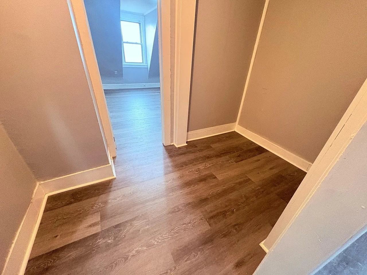 565 E 26th St #3 - Photo 2 of 4