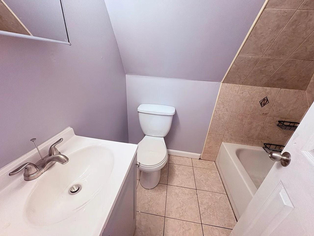 565 E 26th St #3 - Photo 4 of 4