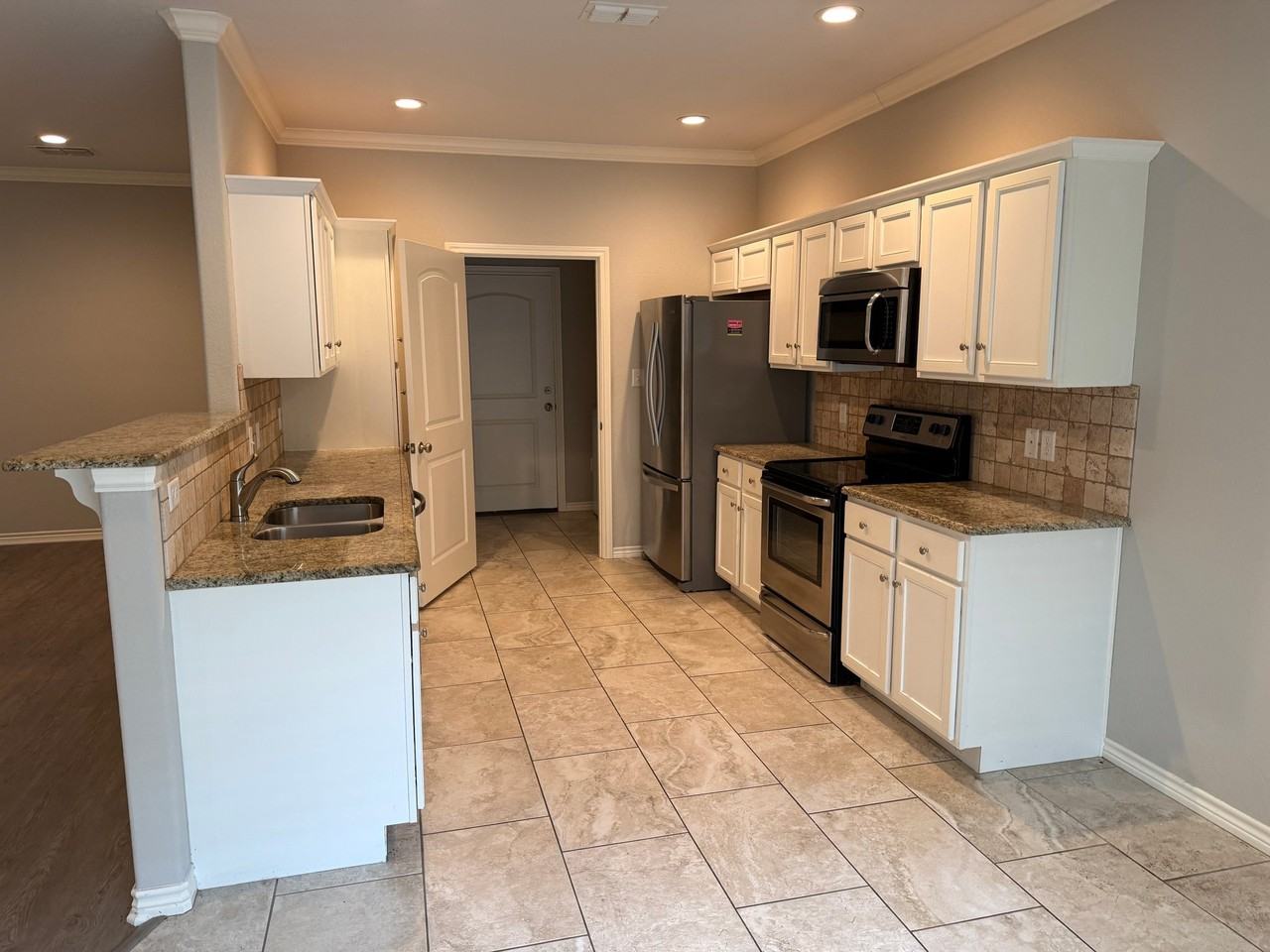 2200 Woodgrove Ln - Photo 3 of 14
