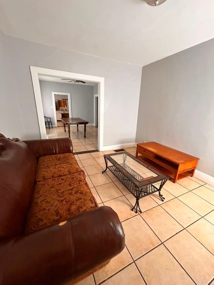 1219 Yates St - Photo 5 of 6