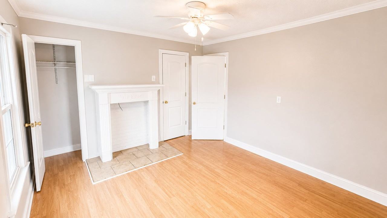 1104 K St - Photo 3 of 14