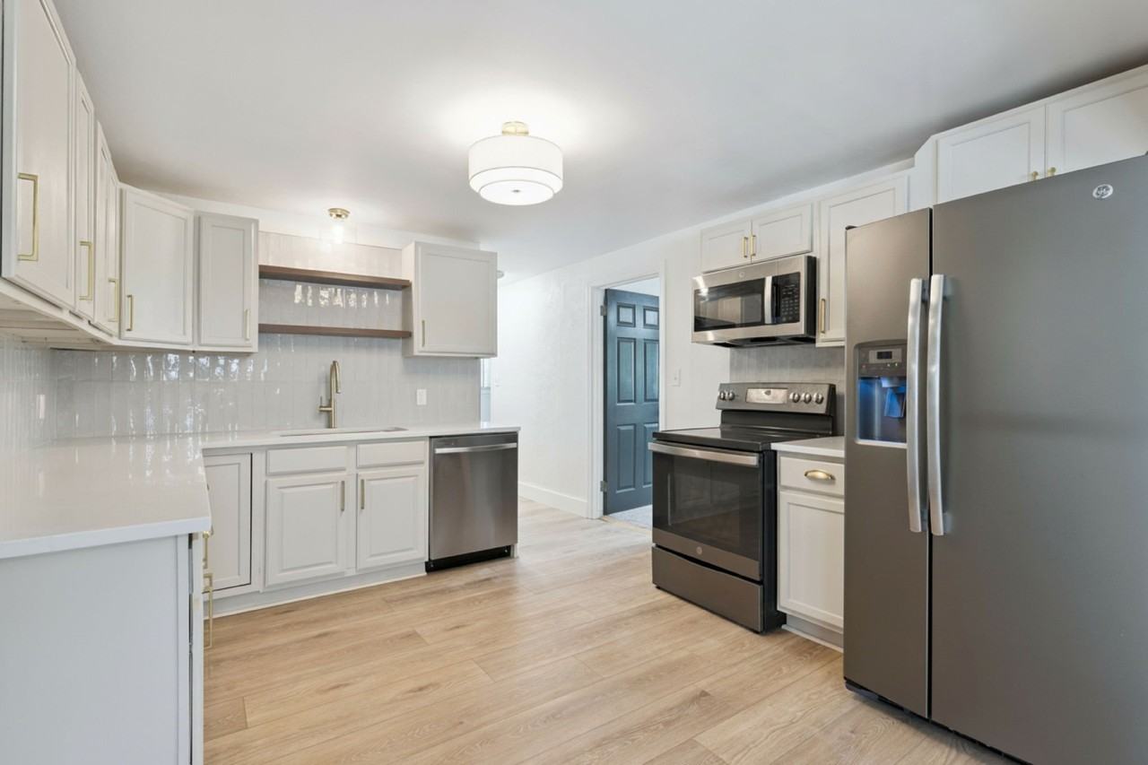 811 W Wisconsin Ave - Photo 3 of 16