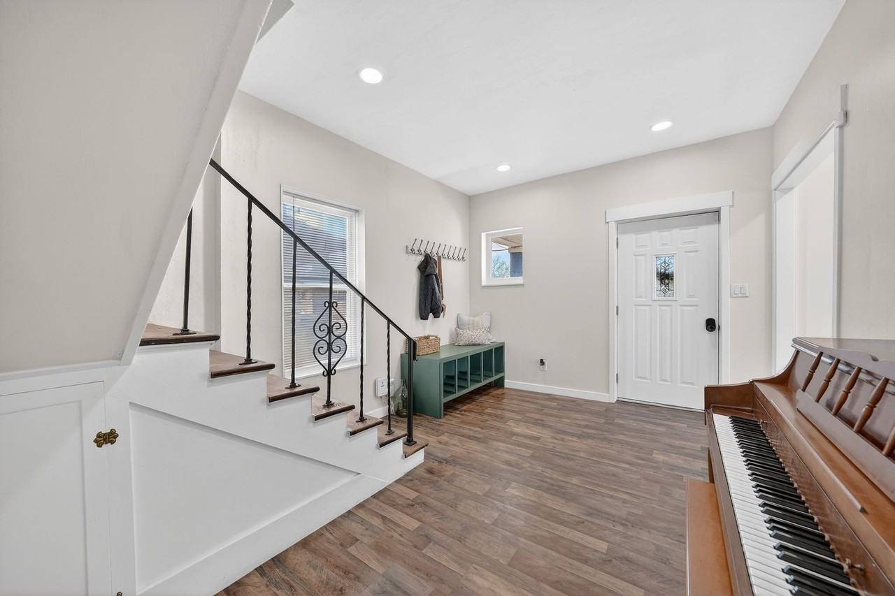 902 27th St - Photo 4 of 18