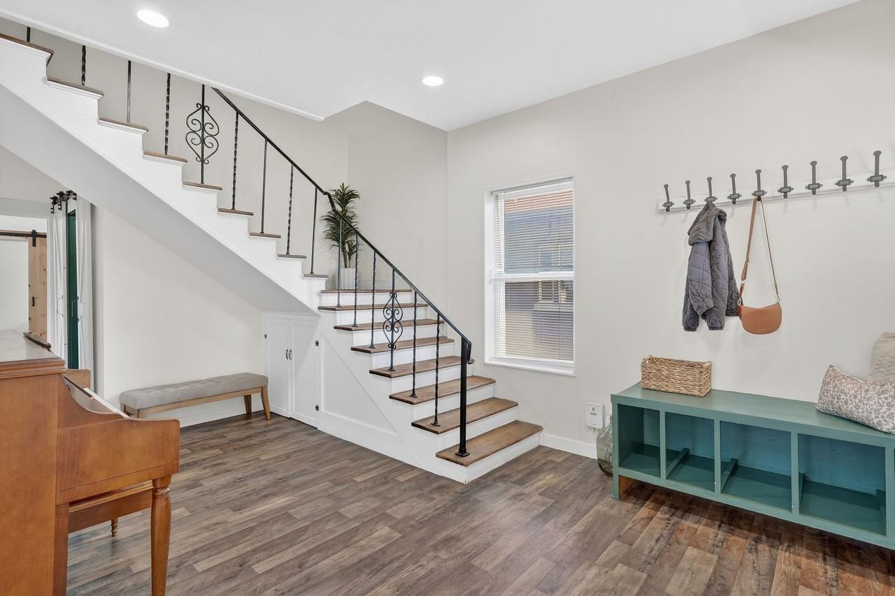 902 27th St - Photo 5 of 18